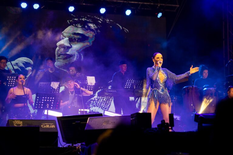 El 34º aniversario de Umán cerró con “broche de oro” con el concierto de Mariana Seoane