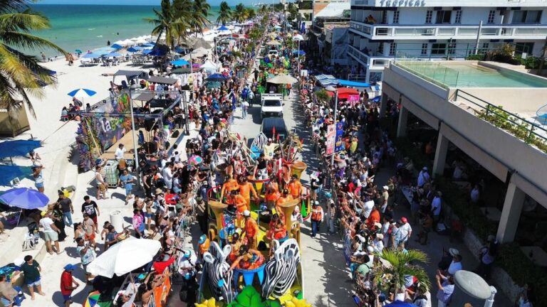 Carnaval de Progreso reúne a miles de familias en el Paseo Dominical