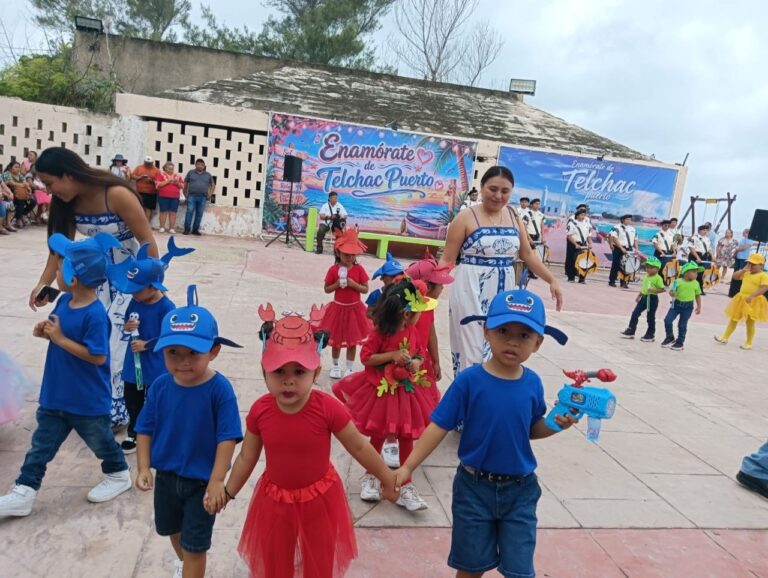 Telchac Puerto conmemoran el Día de la Marina con festejos cívicos y religiosos