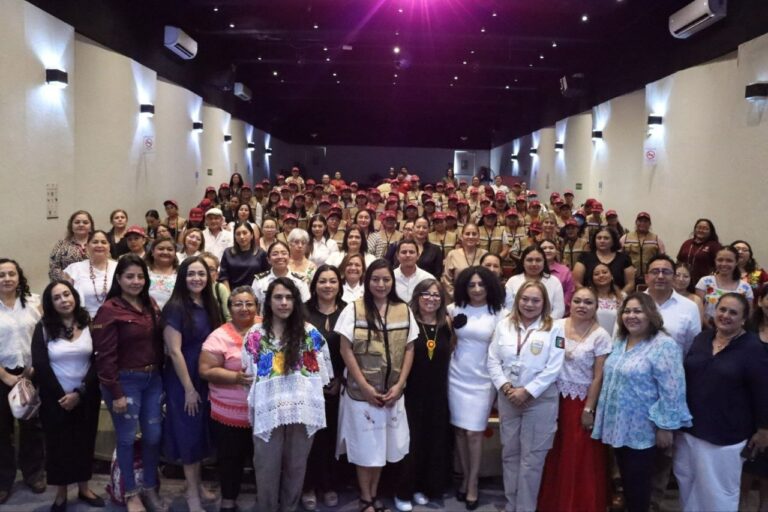 Cien mujeres llevarán talleres, pláticas y acciones de sensibilización a colonias y comunidades para prevenir la violencia contra las mujeres, el embarazo adolescente y la violencia sexual._