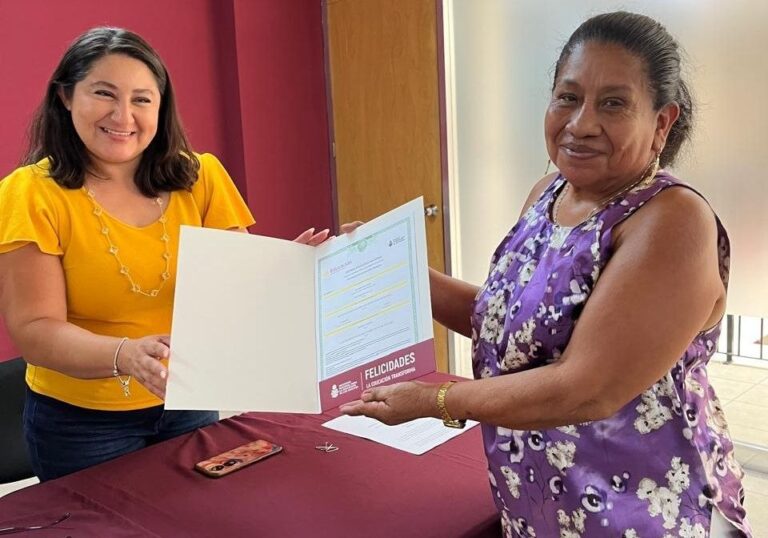 Más de 800 personas concluyen la primaria con apoyo del Ieaey