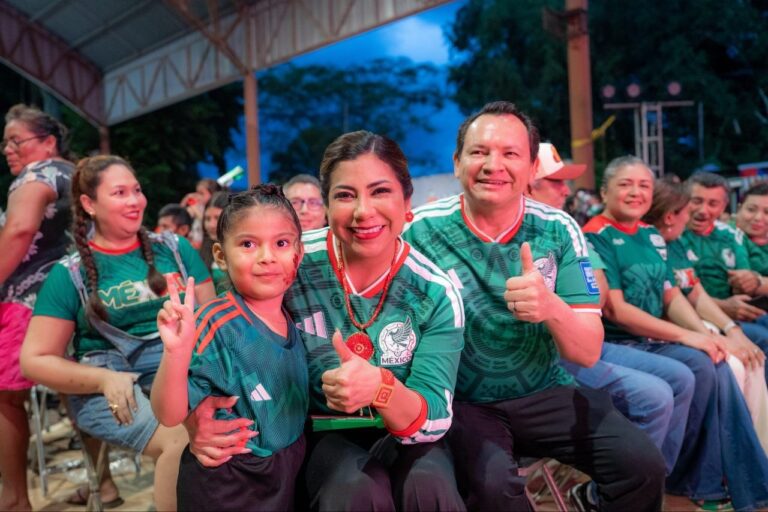 Casa llena en las Zonas Fan: 14 mil personas celebran triunfo de México con saldo blanco