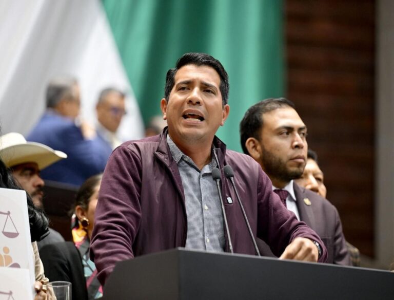 Óscar Brito impulsa la unión vecinal como motor de seguridad y bienestar en Mérida