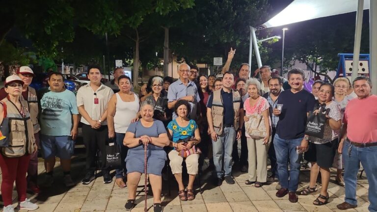 El diputado local Julián Bustillos encabezó una reunión vecinal en la colonia Yucalpetén con el objetivo de escuchar las principales necesidades de las y los habitantes y dar seguimiento a diversas solicitudes relacionadas con servicios públicos.
