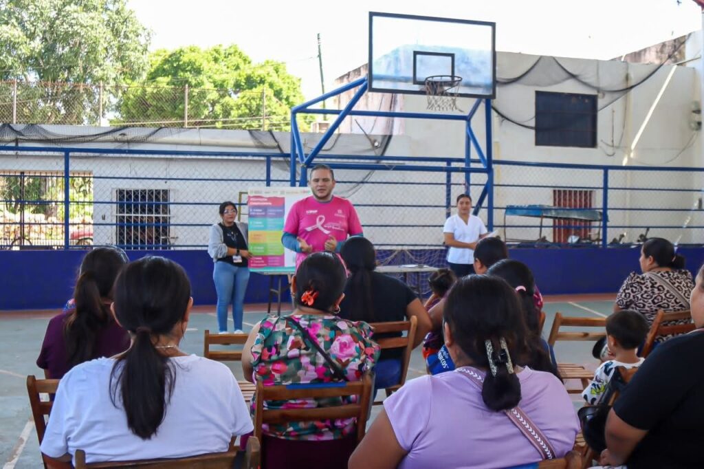 DIF Yucatán acerca orientación sobre lactancia y alimentación infantil a familias de Santa Elena