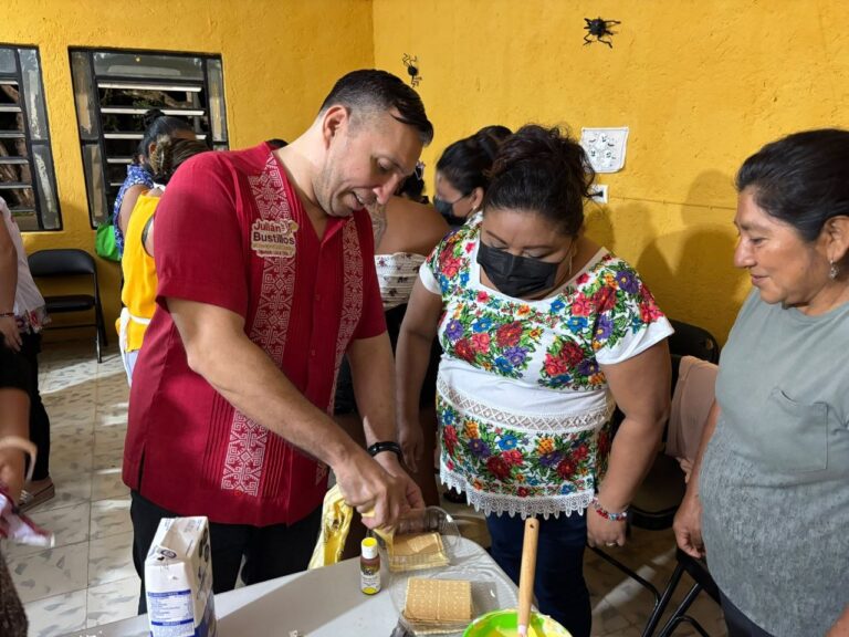 JULIÁN BUSTILLOS IMPULSA TALLER DE REPOSTERÍA PARA MÁS DE 25 MUJERES EN YAXNIC