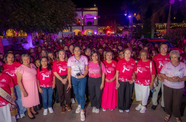 Tekax se ilumina de esperanza con la Caminata de Luz del DIF Yucatán
