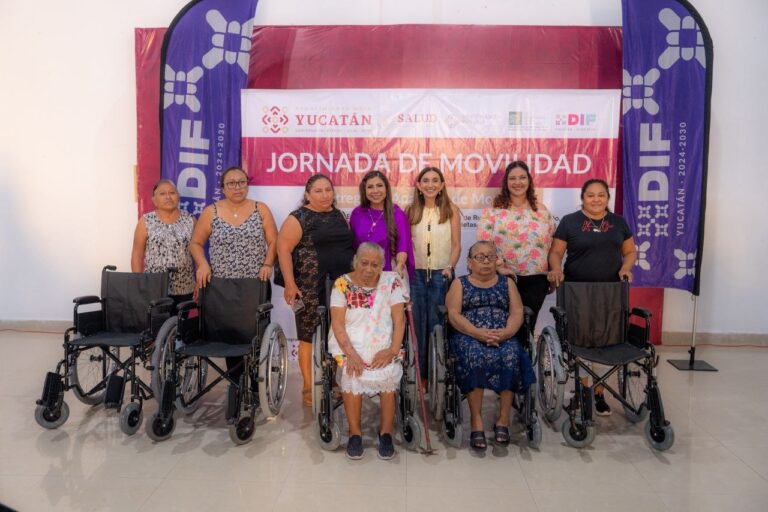 DIF Yucatán y Beneficencia Pública entregan aparatos de movilidad a personas con discapacidad